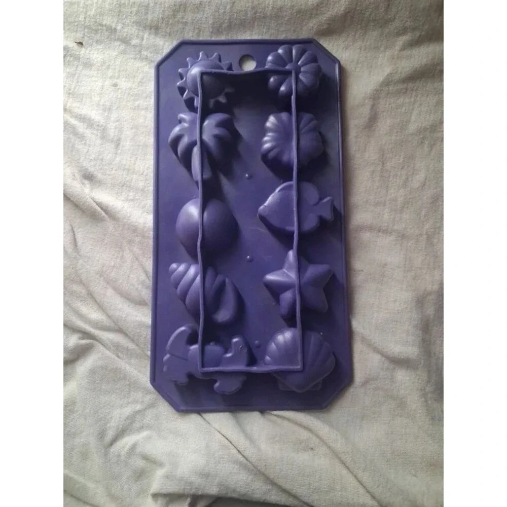 Ocean ice mold